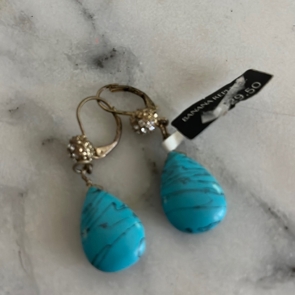 Banana republic turquoise drop earrings - never worn